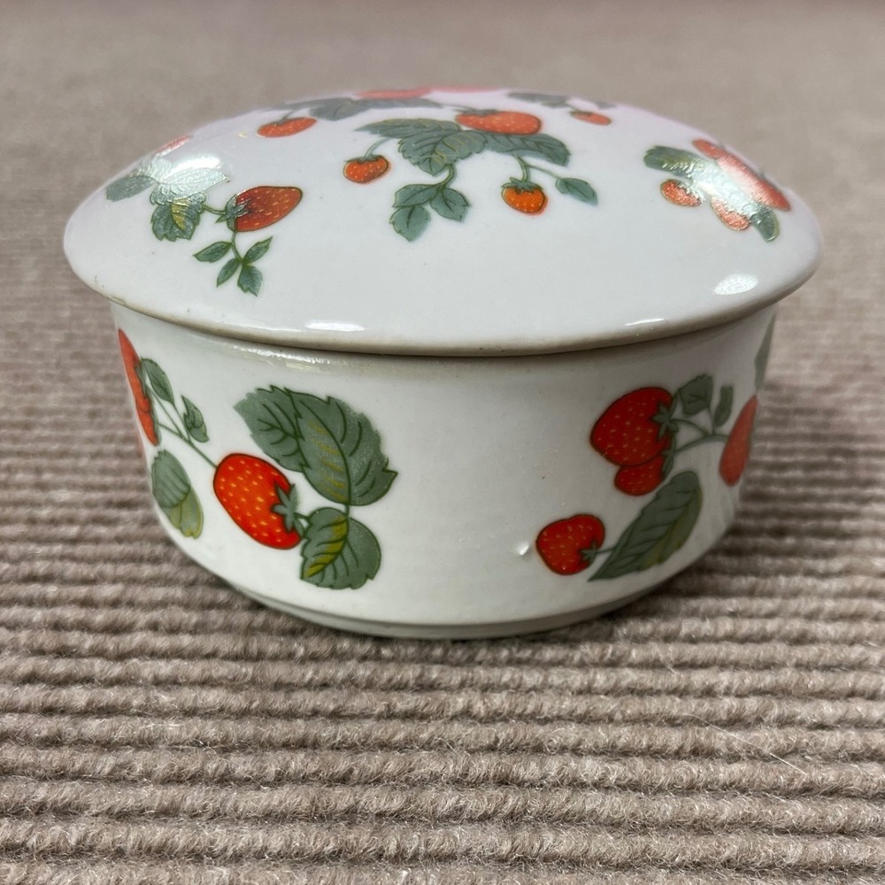 Vintage Strawberry Ceramic‎ Trinket Box Round Lidded Jewelry Dish Cottagecore